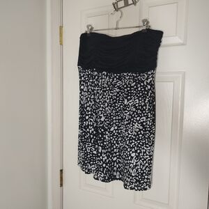 Black and White Strapless Top